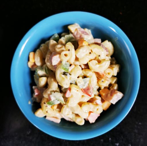 Pasta & Ham Salad (350g) – Manna European Bakery & Deli