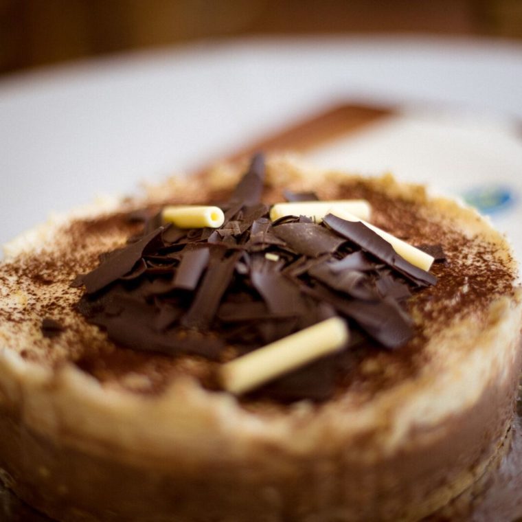 Cakes – Manna European Bakery & Deli